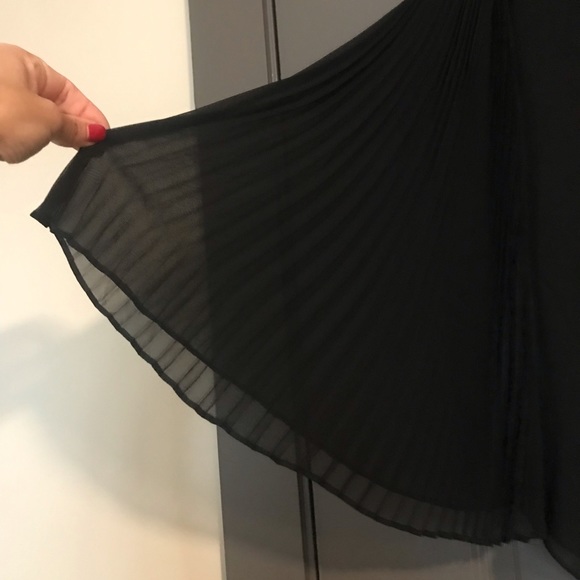 Vince Camuto Black Accordion Bell Sleeve Blouse - Picture 4 of 5